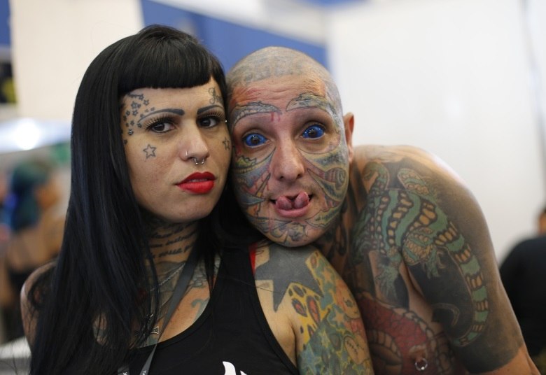 A Tattoo Week Rio 2015 reuniu nos últimos três dias amantes da tatuagem do Brasil e do exterior. Entre os aficionados, teve até gente com os 'olhos tatuados' (foto). Veja seguir como foi