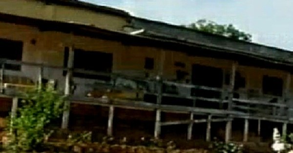 Bandidos armados e encapuzados invadem comércio e roubam ... - R7