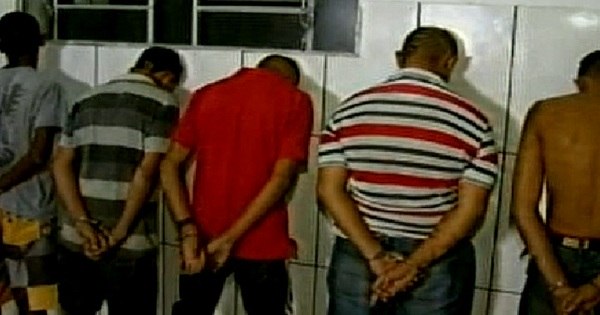 Grupo é detido após roubo de carros e perseguição em Contagem ... - R7