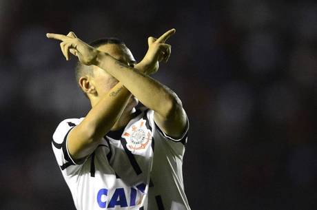 Gesto provocativo de jogador e briga entre torcidas esquenta a rivalidade entre Timão em SP para o ano