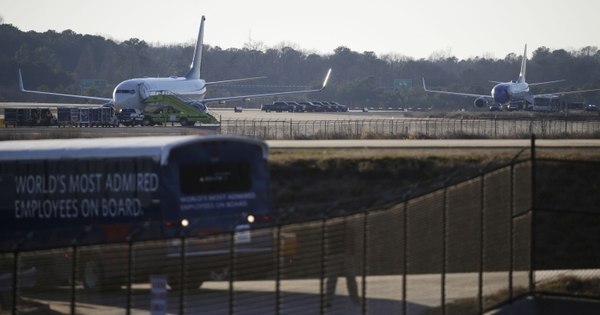 Aviões pousam nos EUA após ameaças de bomba - R7