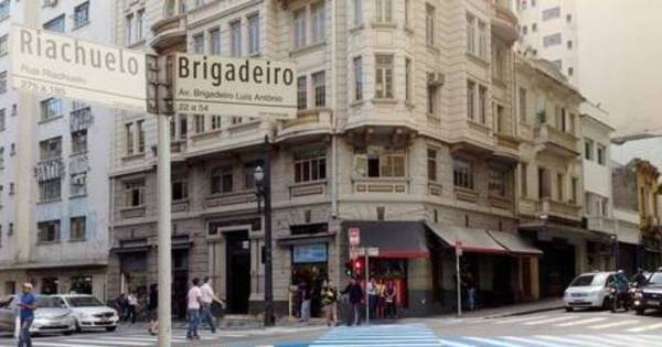 Faixa de pedestres diagonal no cruzamento da Ipiranga com a São ... - R7