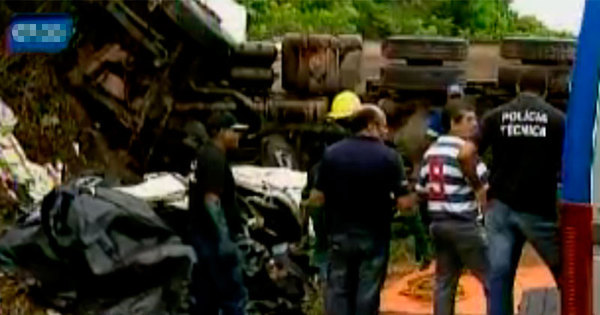 Motorista de caçamba perde controle, atinge veículo de passeio e ... - R7