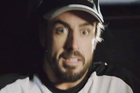 Fernando Alonso mostrou bom humor em vídeo da McLaren