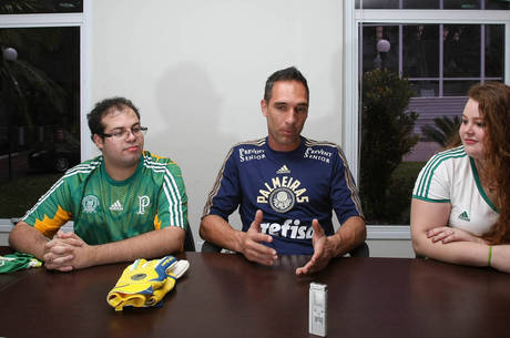 Fernando Prass participa de ação com sócios-torcedores do Palmeiras