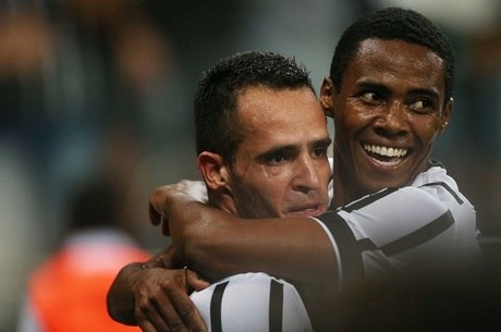 Destaque em goleada, Renato Augusto vê Corinthians pronto para a Libertadores