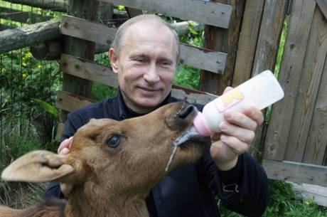 De acordo com os especialistas, o olhar fixo de Putin seria a marca de uma falta neurológica e uma incapacidade de responder a sinais externos