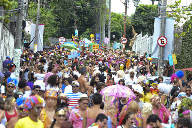 O bloco Céu na Terra (FOTO) desfila no sábado (14), no largo dos Guimarães,em Santa Teresa, região central do Rio, às 8h. O Cordão da Prata Preta desfila às 16h, na praça da Harmonia, na Gamboa, região central do Rio
