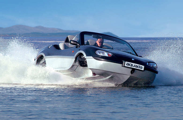 O Aquada é capaz de atingir 160 km/h na terra e 55 km/h na água