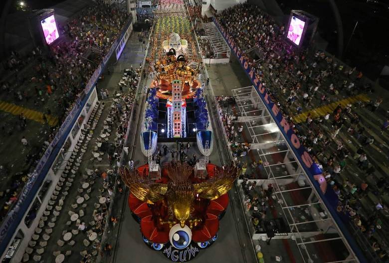 O enredo falava sobre os 120 Anos do Tratado da Amizade Brasil e Japão O enredo falava sobre os 120 Anos do Tratado da Amizade Brasil e Japão