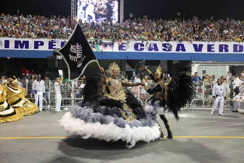 Vai-Vai empolga a plateia do sambódromo com homenagem a Elis Regina