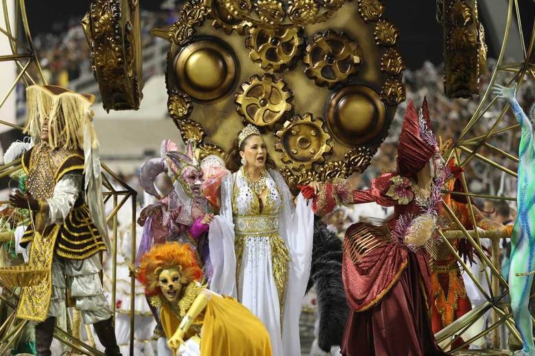 A cantora foi lembrada em cada componente, fantasia e alegoria da escola