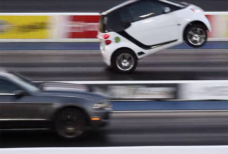 ...e chega a empinar tamanha a força do motor