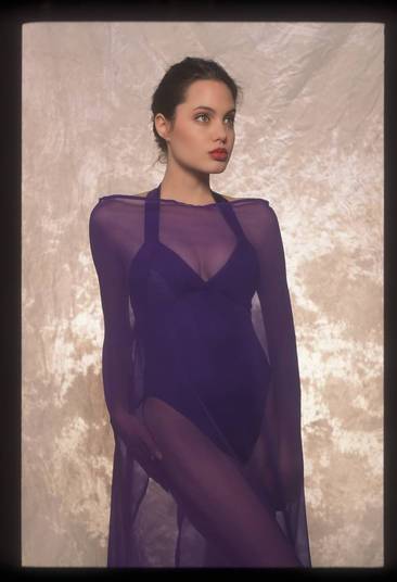 As fotos de Angelina Jolie aos 16 anos só comprovam a beleza da atriz
