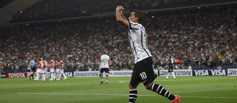 Corinthians caminha para o bicampeonato, enquanto São Paulo patina na Libertadores