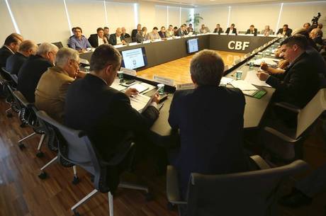 CBF confirma que times podem perder três pontos por partida caso não paguem salários