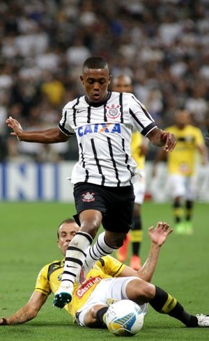 Malcom faz gol da vitória e já pensa em voltar a ser titular do Corinthians