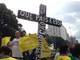 Manifestantes ostentam faixas contra a corrupção no país na avenida Paulista