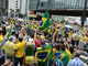 Por volta das 13h30, os manifestantes já fechavam a Avenida Paulista, sentido Consolação, entre a Rua Augusta e Alameda Campinas, em protesto contra o governo da presidente Dilma Rousseff marcado para começar às 14h 