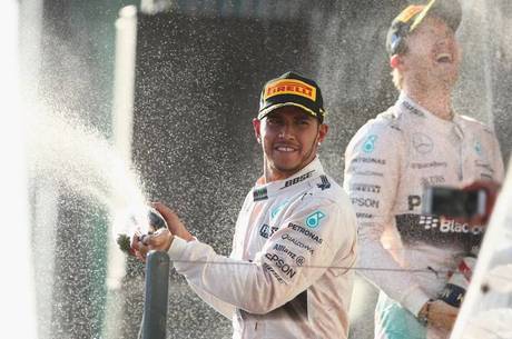 Lewis Hamilton fez muita festa com a vitória na Austrália
