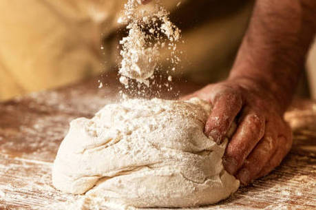 Segundo o repórter, para se livrar do glúten é preciso tirar todos os pães, farinhas e cereais de trigo