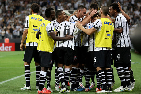 Classificados no Paulista, Corinthians e São Paulo jogam decisões na Libertadores