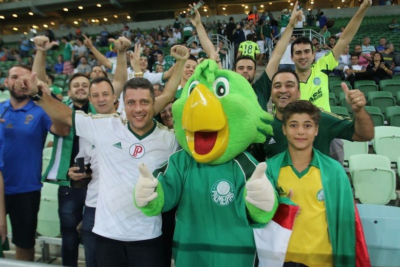 Líder de bilheteria, Palmeiras dá exemplo, baixa o preço do ingresso e lota arena