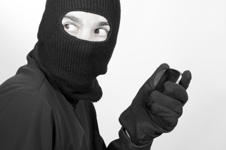 Seguro de celular e de carro podem custar o mesmo preço. Saiba se vale a pena proteger seu aparelho