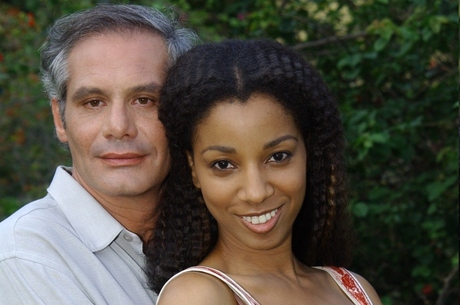 Sem trabalhos na TV, ator da novela Senhora do Destino vira corretor de imóveis