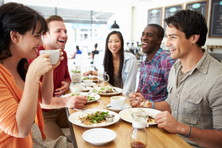 Quando você leva seu namorado ou namorada para jantar em um restaurante saiba que estará pagando 32,31% do valor do prato só para pagar os tributos