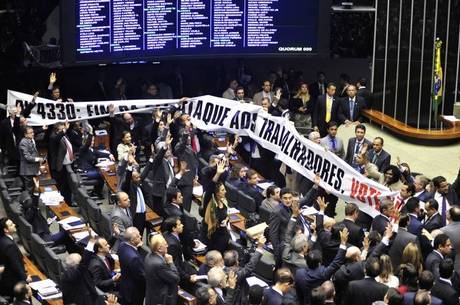 Pressionados, deputados podem mudar texto da terceirização