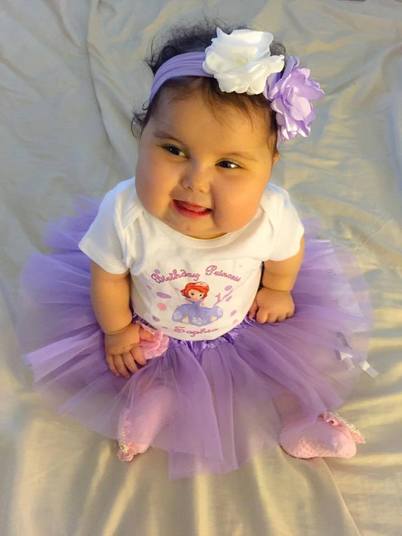 Para conseguir o tratamento, a família entrou na Justiça, que determinou que a União bancasse o custo do tratamento, avaliado em mais de R$
2 milhões. Por meio de uma campanha na internet que mobilizou 1,5 milhão de
pessoas, a família conseguiu arrecadar mais R$ 2 milhões para pagar a
estadia nos Estados Unidos e os cuidados com a menina após a cirurgia