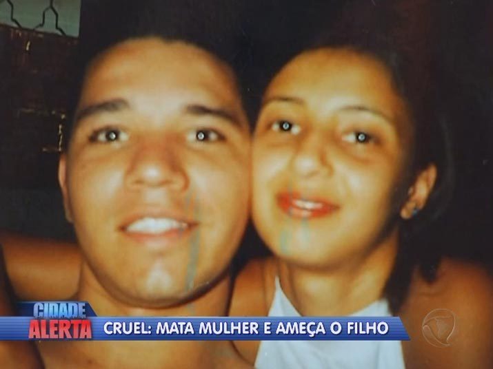 O casal teria ido at um shopping em Campinas e, na volta, o rapaz mudou o caminho e enforcou Ana Paula com uma corda. A Polcia acredita que o assassino j estava com o plano na cabea antes mesmo de sair de casa. 