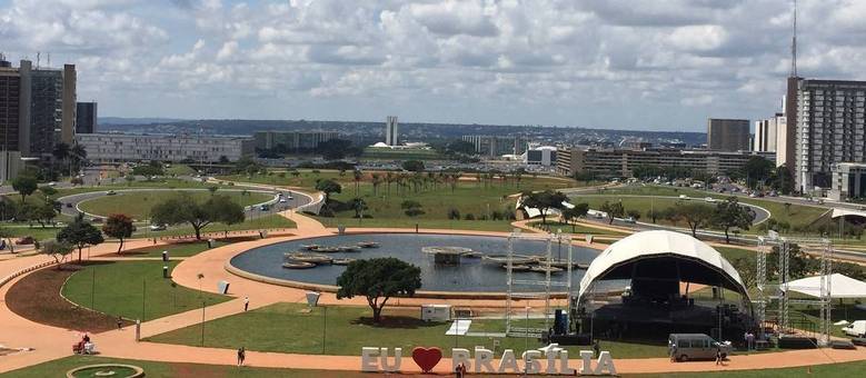 O tempo no DF neste domingo (24) terá predomínio de sol e pouca variação de nuvens no Distrito Federal. A temperatura mínima será de 14ºC e a máxima de 28ºC. A umidade do ar varia de 52% a 83%