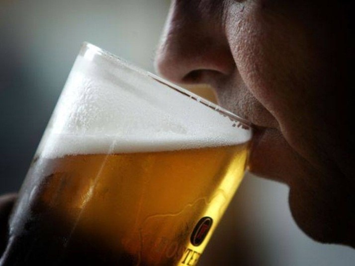 Para tomar um 'chopinho' de R$ 5, R$ 3,11 são gastos para pagar impostos, sem eles o preço do chope seria R$ 2,89