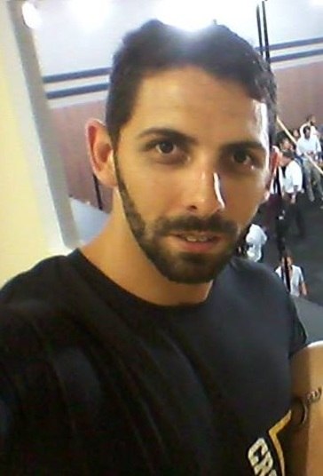 Um professor de educação física e personal trainer foi preso em Curitiba (PR) na última terça-feira (27). De acordo com a Polícia Civil, Alexandre Lopes de Padua Arcenio, de 31 anos, é suspeito de matar três garotas de programa