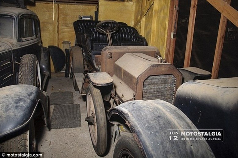 O mais idosos dos carros encontrados é o REO Modelo G Boattail Roadster, de 1908. Ele terá valor inicial de R$ 289 mil (US$ 90 mil)