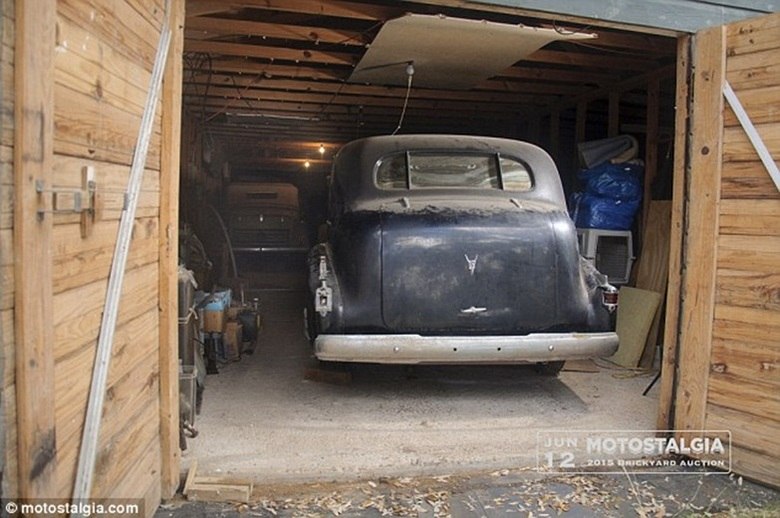 Já esse Cadillac Series 90 V-16 Fleetwood Limousine, de 1938, tem chance de ser arrecadado entre R$ 225 mil e R$ 195 mil — US$ 75 mil e US$ 65 mil, respectivamente