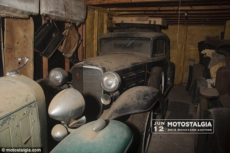 Os carros são considerados por Brunet como o “Santo Graal dos veículos”, ao vê-los cobertos de poeira no galpão