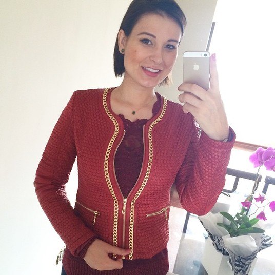 Casaqueto Andressa adotou a peça para a vida. Ela sempre é vista com um casaqueto diferente 