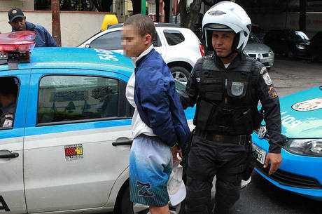 Com o menor de 17 anos foi encontrada uma faca