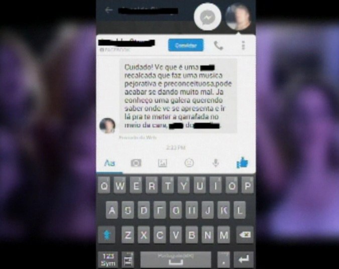 O hit se tornou um grande sucesso, mas há uma semana a cantora passou a receber mensagens intimidadoras por meio de redes sociais.&nbsp;Uma dessas mensagens diz: 'Você vai acabar igual o Mc Daleste. Vai tomar um tiro no meio da cara e ninguém nunca vai descobrir quem foi'&nbsp;