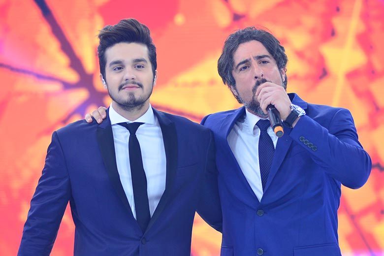 Luan Santana participou, no último sábado (16), do Legendários. O cantor conversou com o R7 nos bastidores do programa e contou como é a relação com Bruna, sua irmã de 19 anos + Vídeo: Legendários especial de 5 anos recebe Luan Santana; veja na íntegra!+ A temperatura subiu! Luan Santana entrega quais foram os lugares mais inusitados em que já namorou+ Legendários também está no Facebook. Curta!+ Siga a atração de Marcos Mion no Twitter!