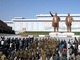 Estátuas dos líderes anteriores a Jong-un estão expostas na capital Pyongyang e são vistas com 'reverência' pela população. Parte do povo mantém uma admiração forçada, com medo de punições 