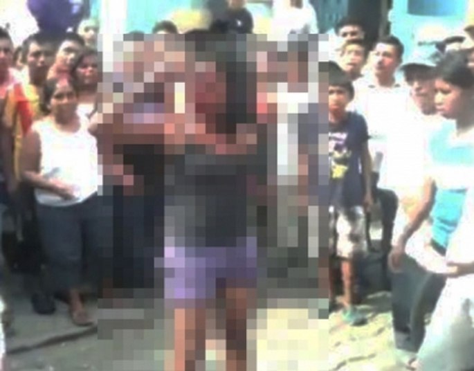 Um vídeo aterrador, que mostra a pancadaria e o fim trágico da jovem, tem sido compartilhado pelos populares da cidade. As imagens são chocantes!  