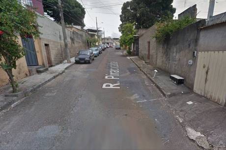 Vítima foi abordada quando chegava em casa