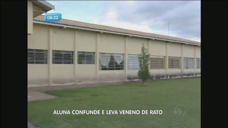 Após o lanche, quinze alunos com idade
entre nove e 10 anos foram encaminhados ao pronto socorro de Avaré após terem
ingerido o veneno. A quantidade, segundo os pais, foi pequena e alguns nem
chegaram a engolir. Mesmo assim, todos passaram por um procedimento de
desintoxicação.