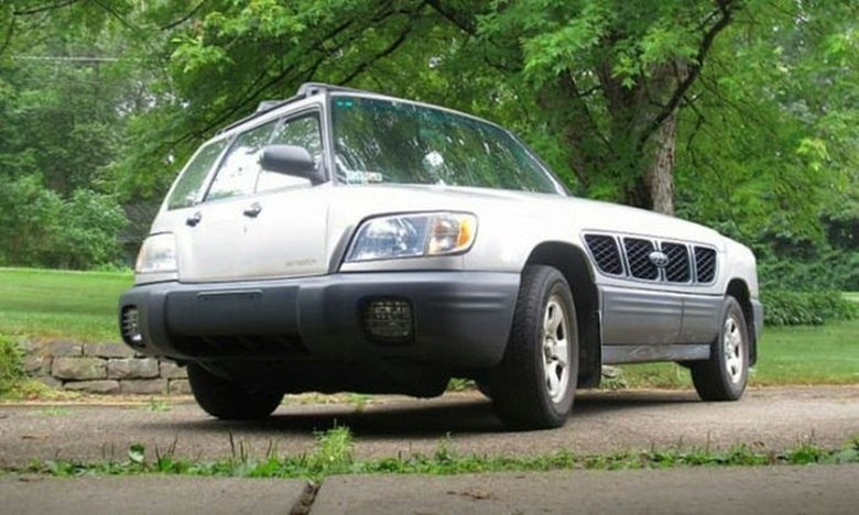 Quando o assunto é carro, não há limites para a imaginação. Alguns motoristas, porém, conseguem surpreender mesmo quem (acha que) já viu tudo sobre rodas. Aranha gigante, carro 'telefone' e até um poodle rosa estão entre os modelos mais criativos. Divirta-se com a nossa seleção dos carros mais doidos do mundo nas imagens a seguir  