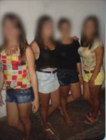 Quatro garotas foram encontradas muito feridas em um local conhecido como Morro do Garrote, prximo  entrada de Castelo do Piau, no interior do Estado. Segundo a polcia, as vtimas foram estupradas e jogadas da ribanceira. Apenas uma no corre risco de morte