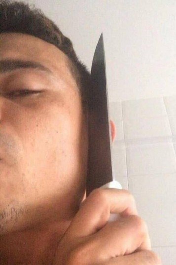 Nesse outro clique, a ameaça é de decepar a orelha